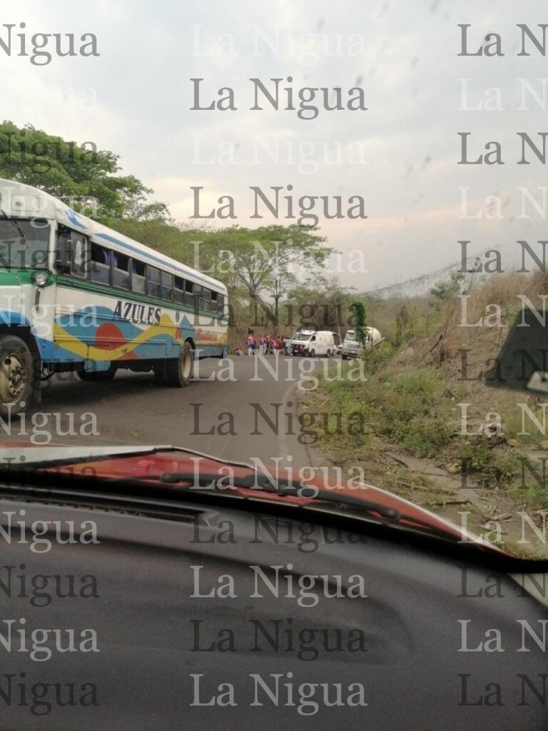 Cae niño de batea de camioneta en Padelma