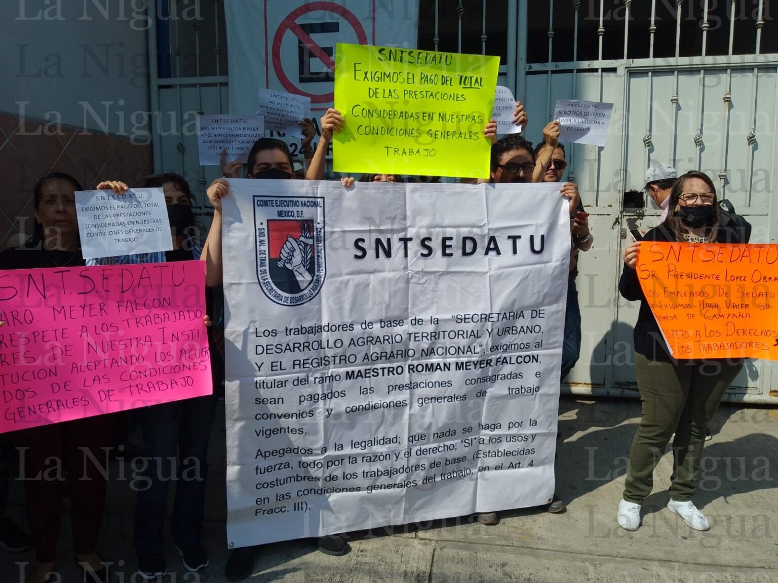 SNTR-SEDATU realiza paro de brazos caídos; piden que gobierno cumpla sus