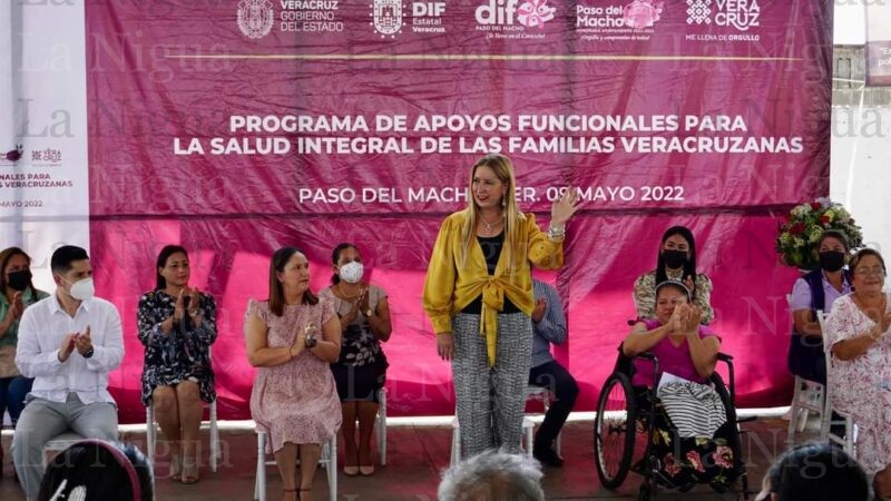 Recoge DIF de Padelma sillas de ruedas donadas por el Estado