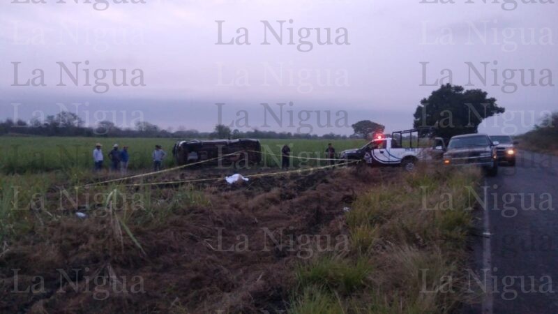 Fall3ce joven en volcadura en Camarón