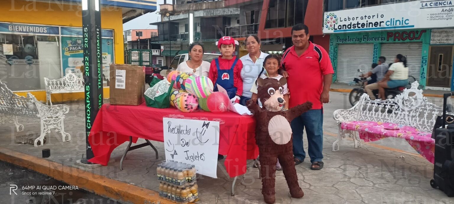 Vecinos de la colonia Agraria de Las Choapas realizan colecta de juguetes para festejar el día del niño