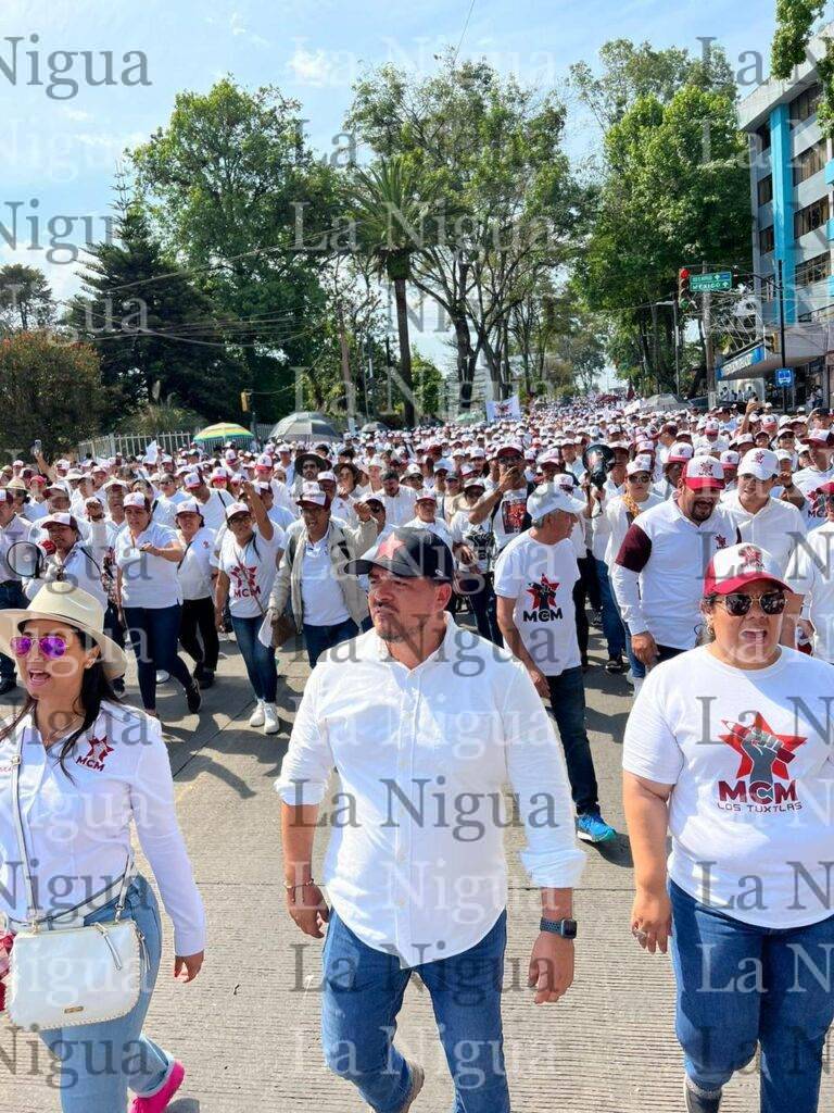Zenyazen encabeza marcha de más de 19 mil maestros de MCM