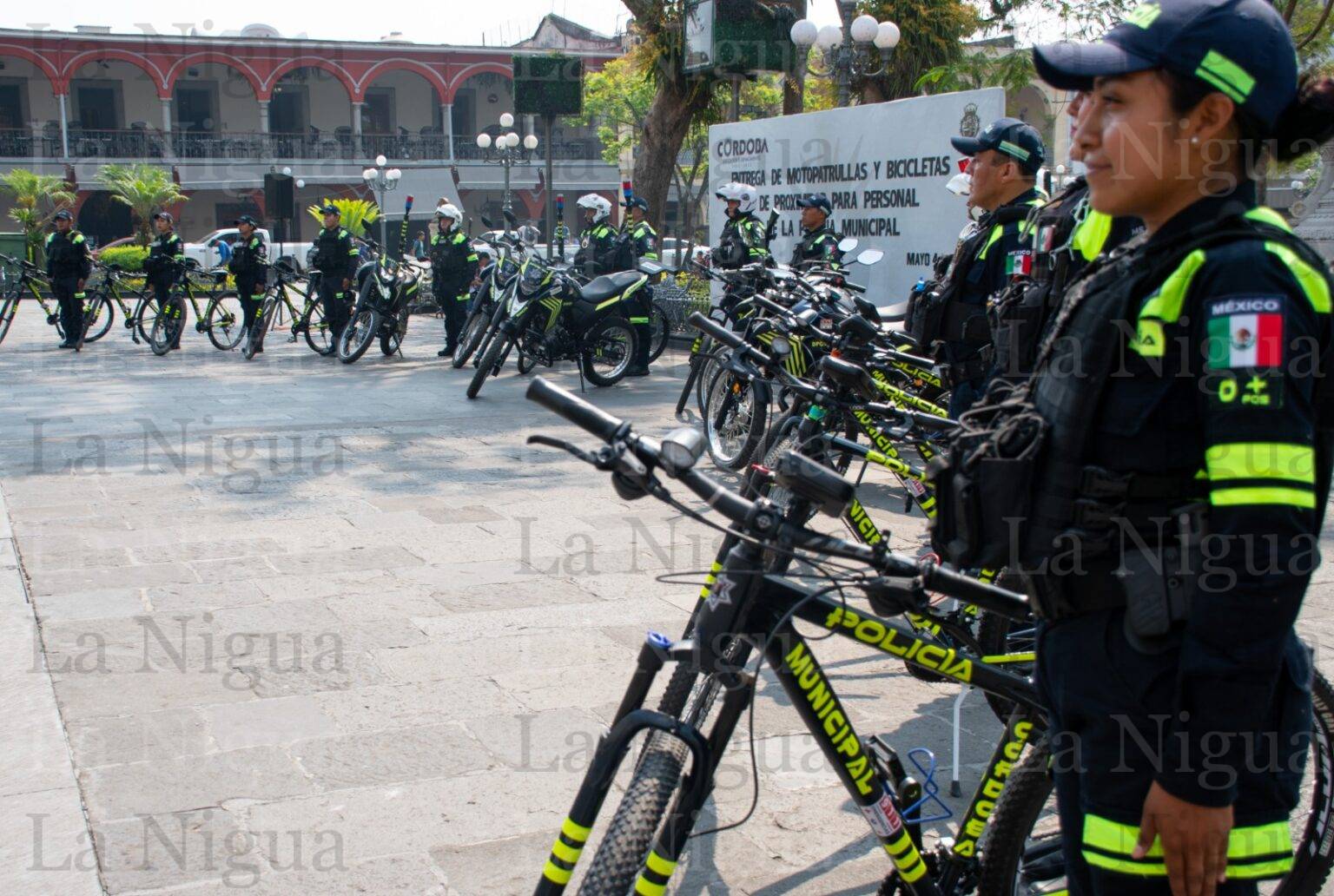 Entrega Alcalde de Córdoba bicicletas y motos a la Policía Municipal