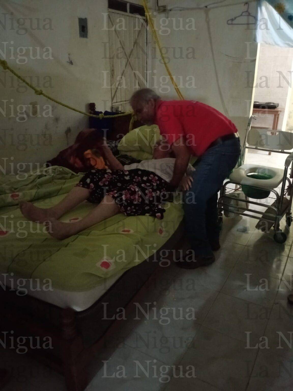 Abuelita de 86 años que vive sola sufre caída en su vivienda