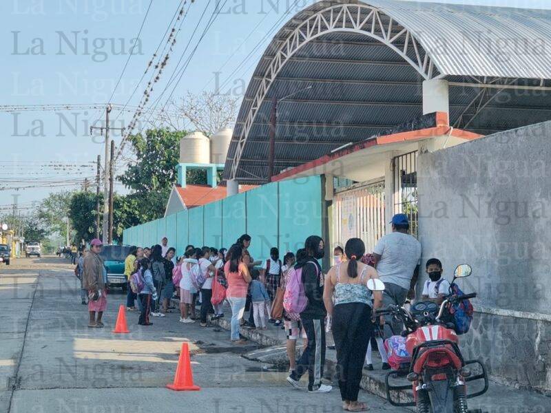 Quejas en la primaria Altamirano, por impuntualidad de maestros
