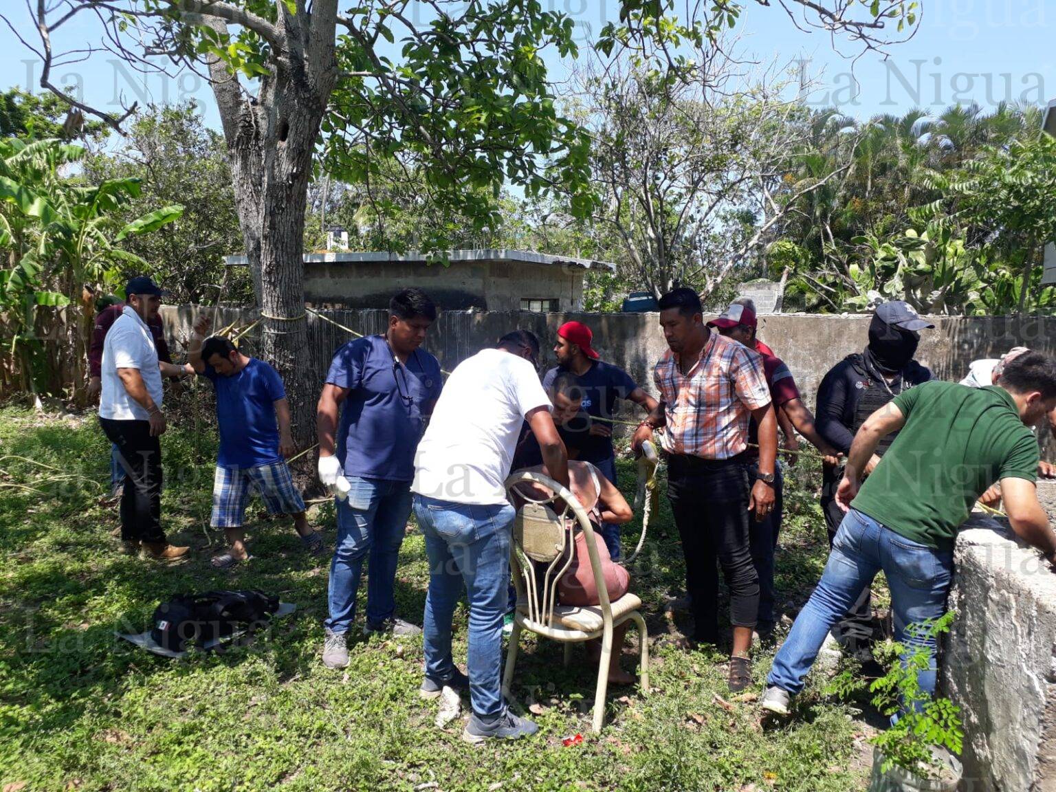 Rescatan a mujer que cayó a un pozo de 12 metros de profundidad