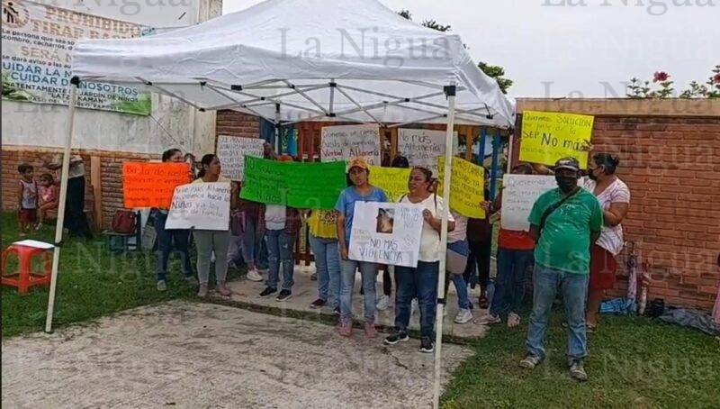 Por alcohólicas y maltratadoras piden remoción de maestras.