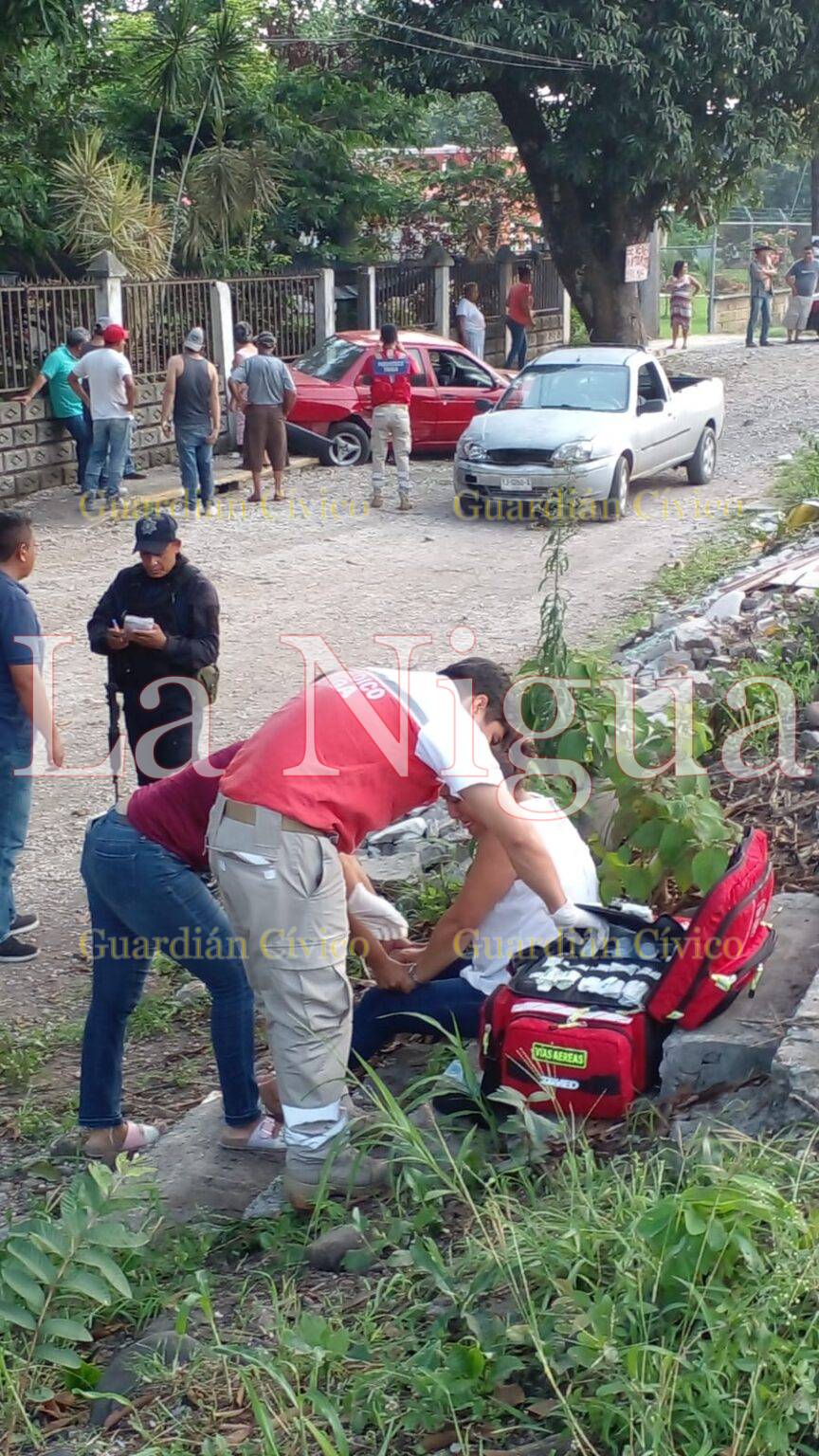 Choca camioneta contra automóvil IMG 20230612 WA0117