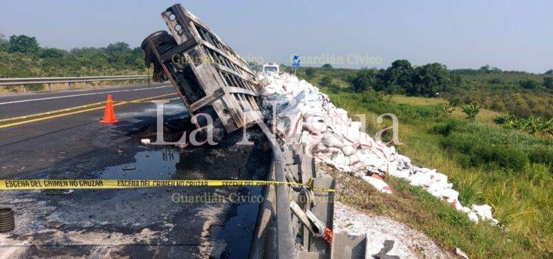 Plenamente identificado, el trailero calcinado en la autopista Totomoxtle a Cardel