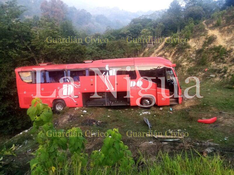 ADO VOLCÓ EN LA SIERRA