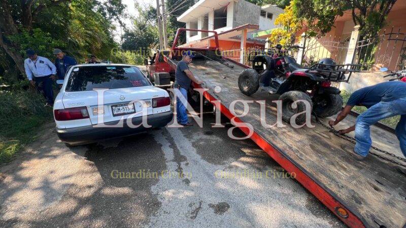 Jovencita provoca percance vial sobre la Arista