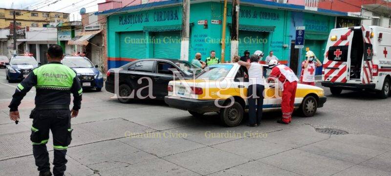 Choque deja solo daños materiales