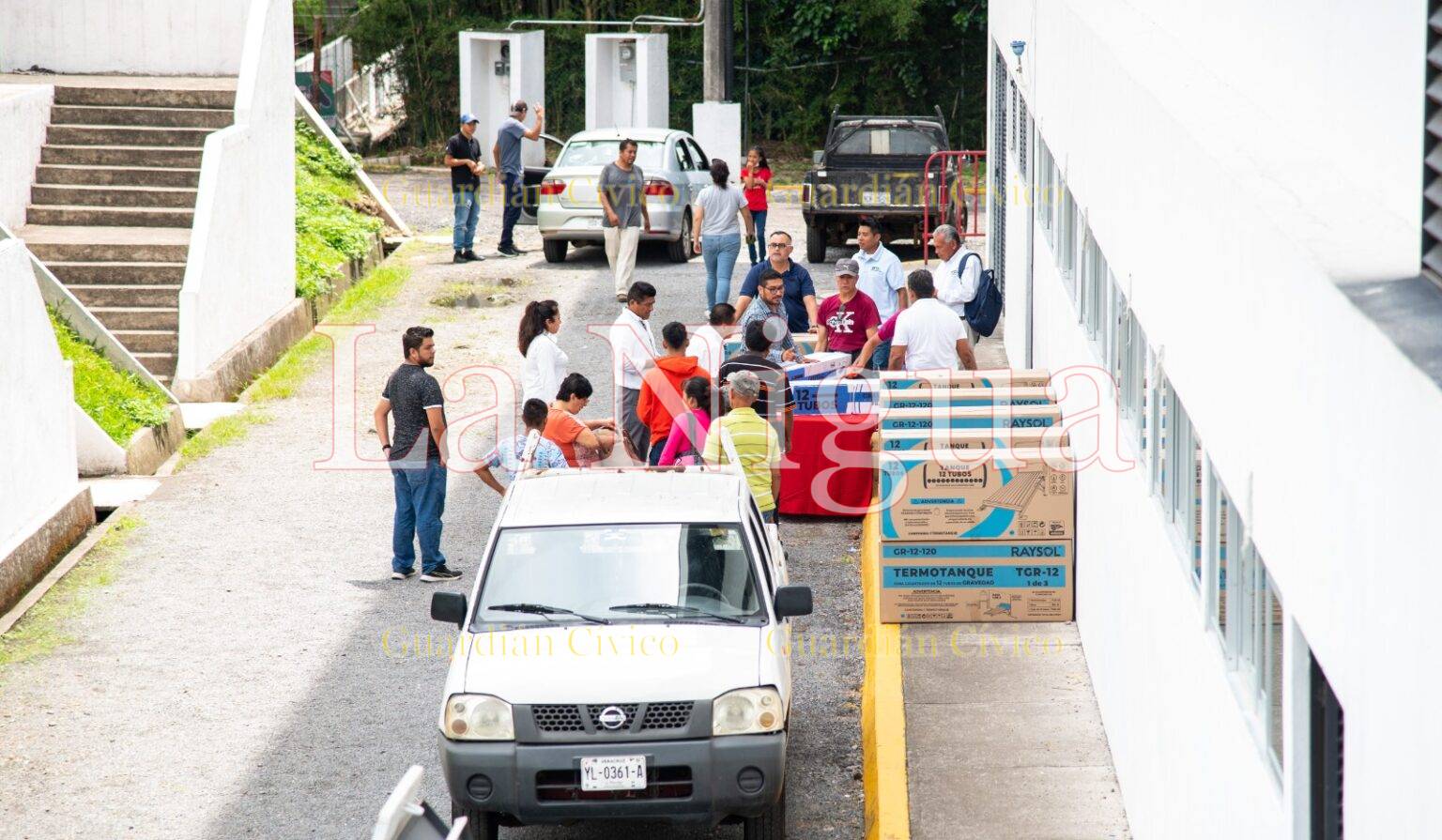 Entrega Ayuntamiento de Córdoba 50 calentadores solares a familias que accedieron al programa de subsidio
