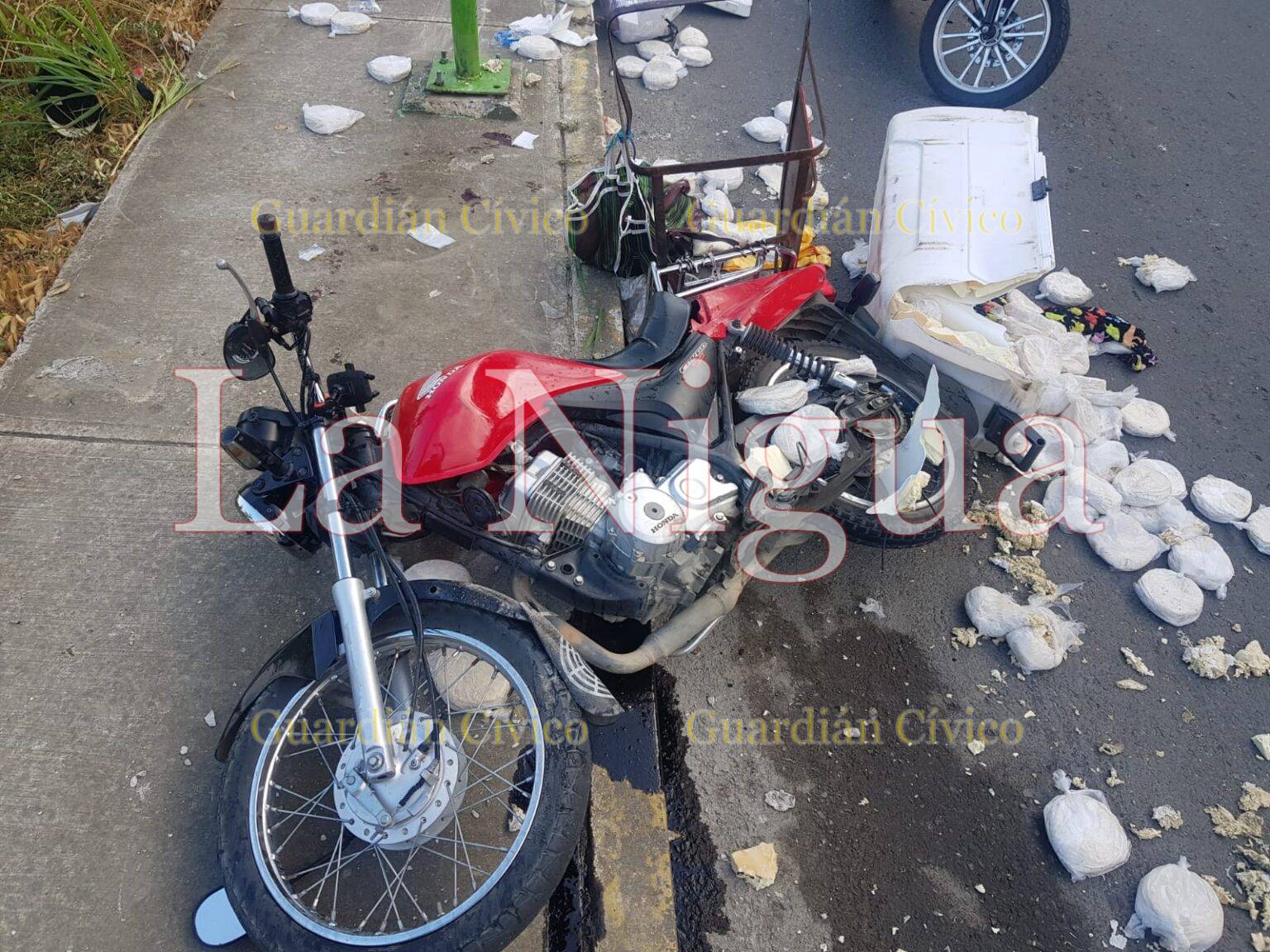 TRÁILER CASI APLASTA A MOTOTORTILLERO