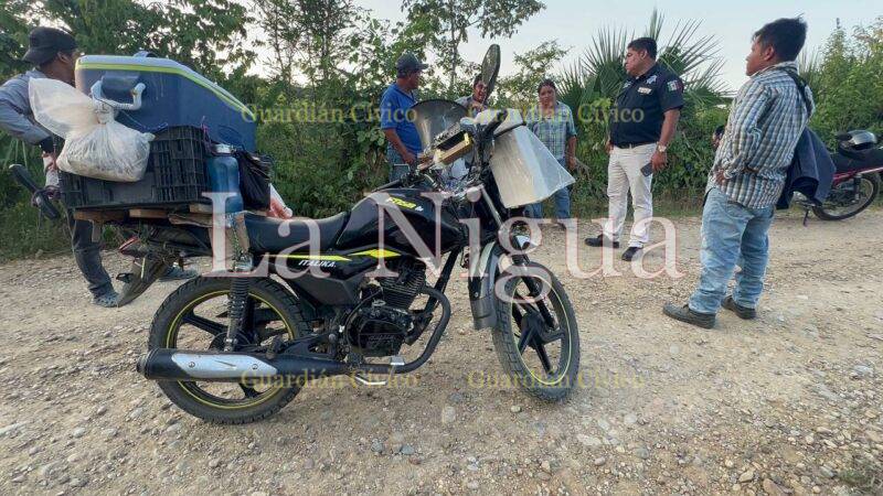 Maestra provoca percance en un camino vecinal en Tantoyuca