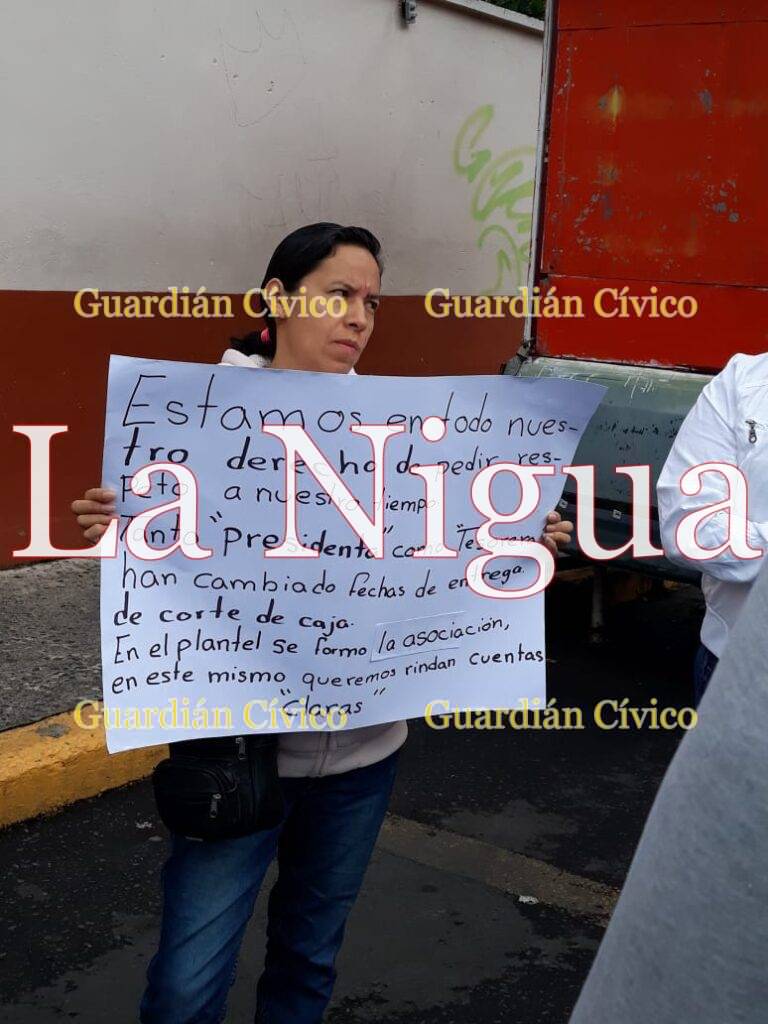 Exigen cuentas claras a presidenta y tesorera de la Asociación de Padres de Familia de la primaria Úrsulo Galván