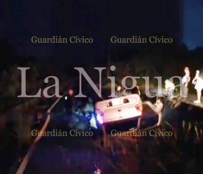 Vuelca camioneta en deslave de la carretera Las Choapas-Villa Cuichapa