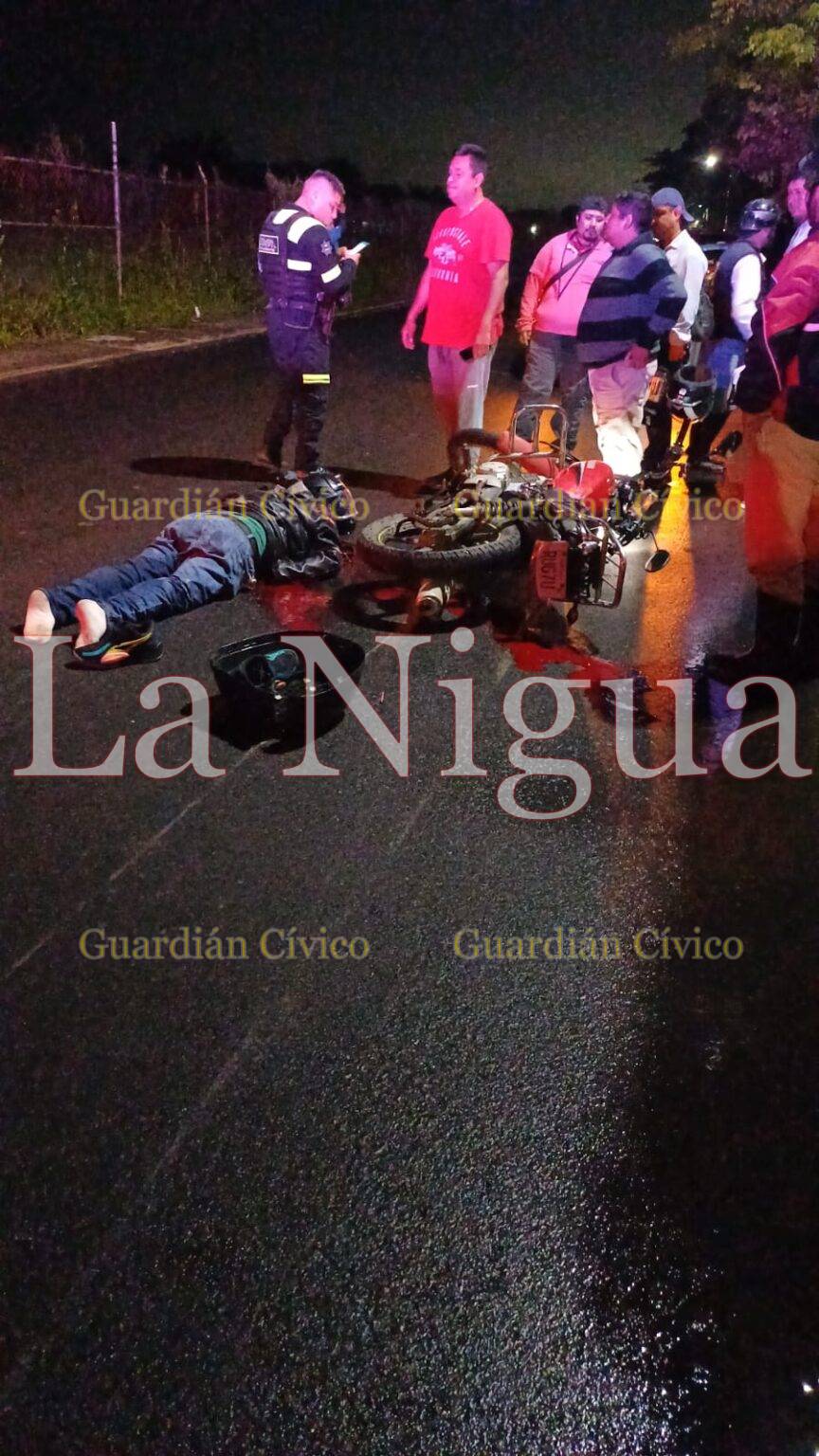 Grave cobrador tras ser impactado por vehículo