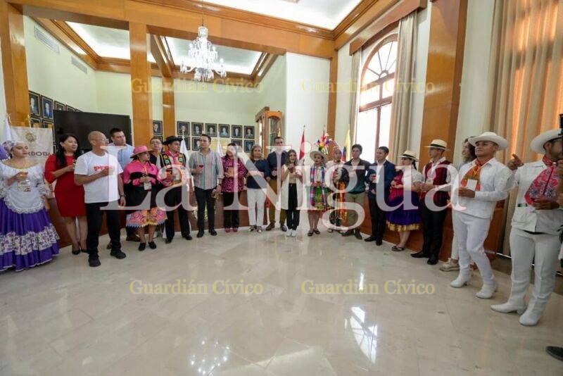 Reciben autoridades municipales a delegaciones participantes del 7° Festival Internacional del Folklore