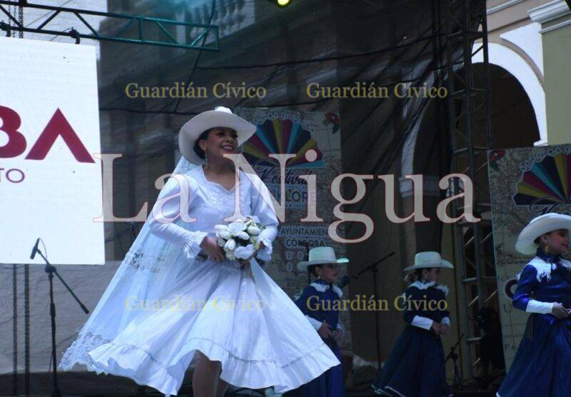 Disfrutan cordobeses del tercer día del Festival Internacional del Folklore