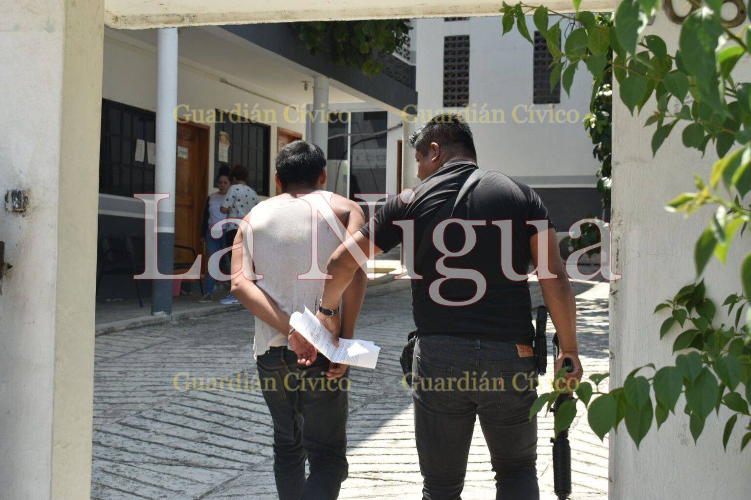 Agentes de Investigación detienen a violento sujeto en Tantoyuca