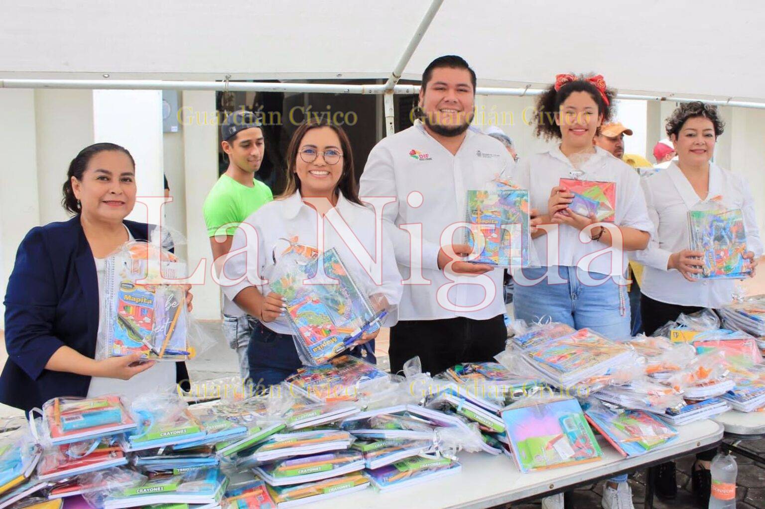 ENTREGA DIF DE SOLEDAD MAS DE 1500 KITS  ESCOLARES