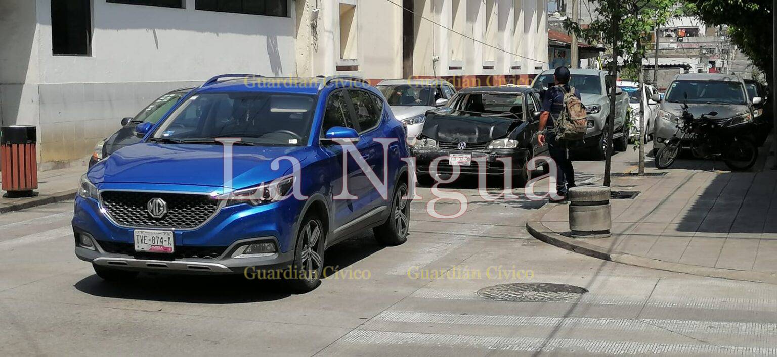 Choque deja solo daños materiales