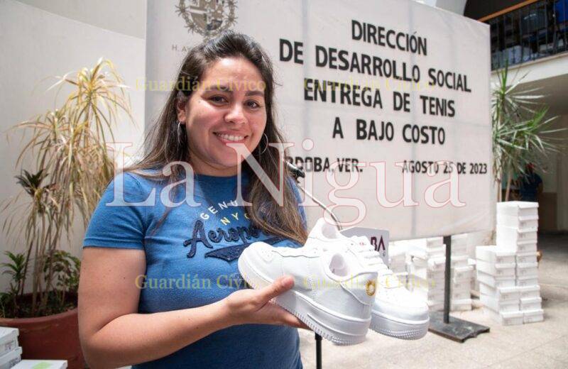 Entrega Desarrollo Social 303 pares de tenis a bajo costo en apoyo a la economía familiar