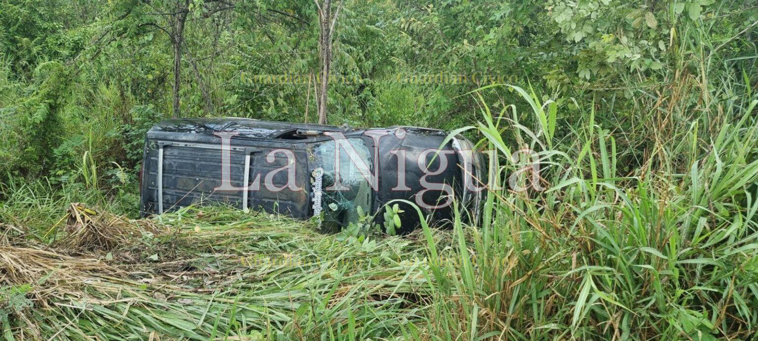 Vuelca ford explorer; solo daños materiales