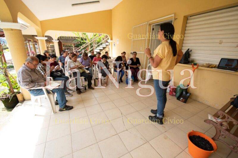 Imparte Fomento Agropecuario taller de abono orgánico Bocashi