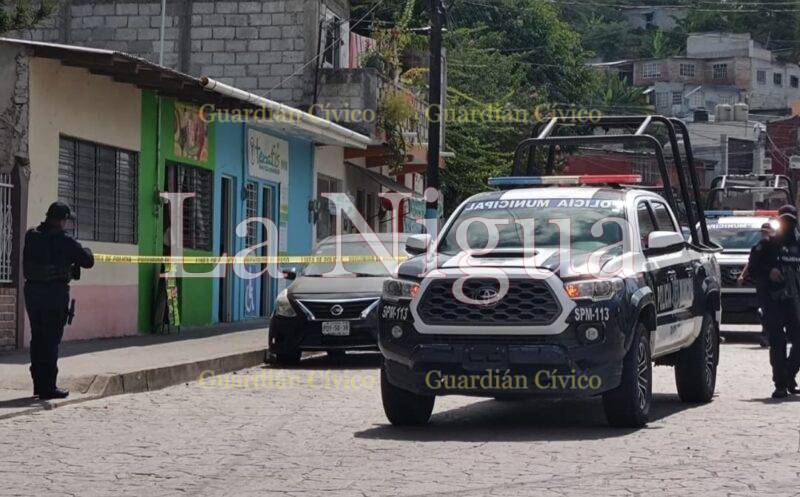 Aseguran, preventivas municipales, un auto abandonado en Papantla