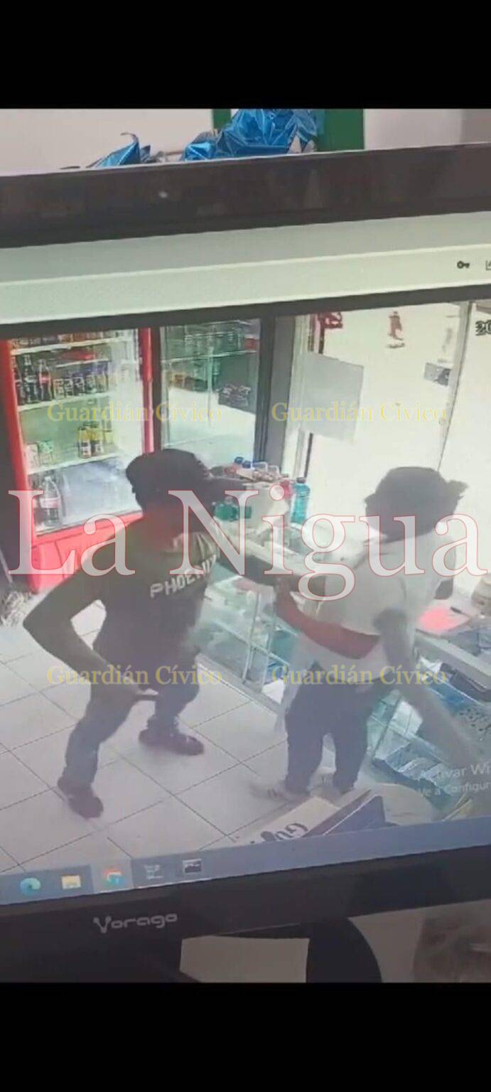 Asaltan farmacia a plena luz del día