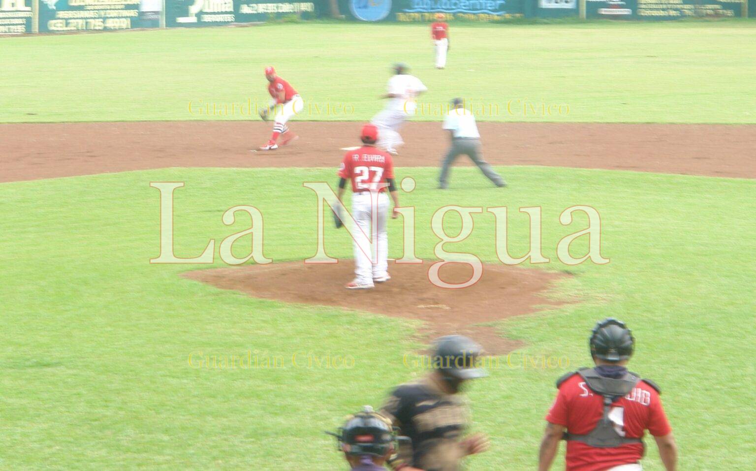 Piratas de Mata Clara y Bar Victoria, reanudan en la séptima el primero