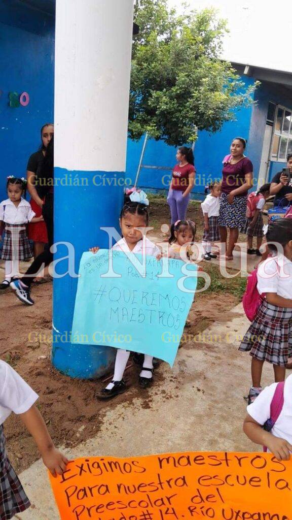 Retienen a maestros en jardín de niños en Uxpanapa 2 IMG 20230911 WA0188