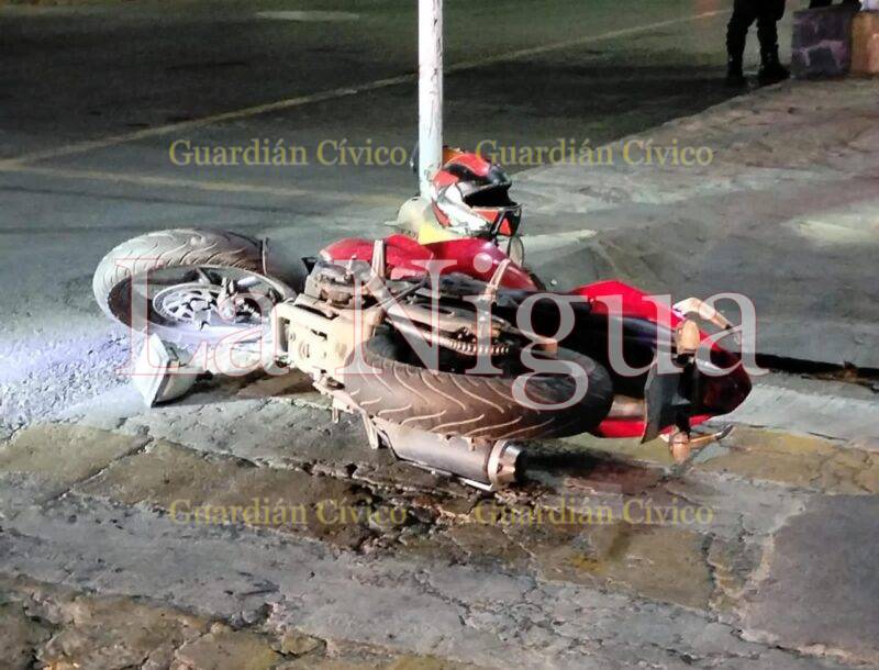 CAMIONETA EMBISTIÓ A MOTOCICLISTA