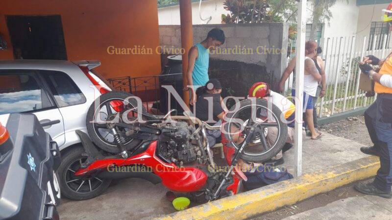 Pan la Trinita lanza varios metros moto, en Atoyac