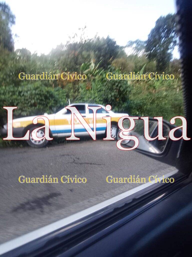 Dejan abandonado taxi en El Bajío