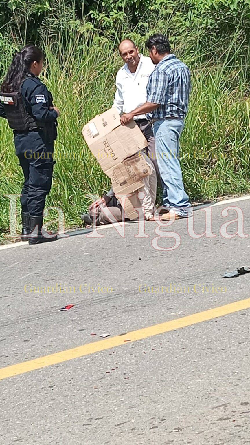 Accidente entre motocicleta y taxi en la carretera Las Choapas-Cerro de Nanchital deja un lesionado