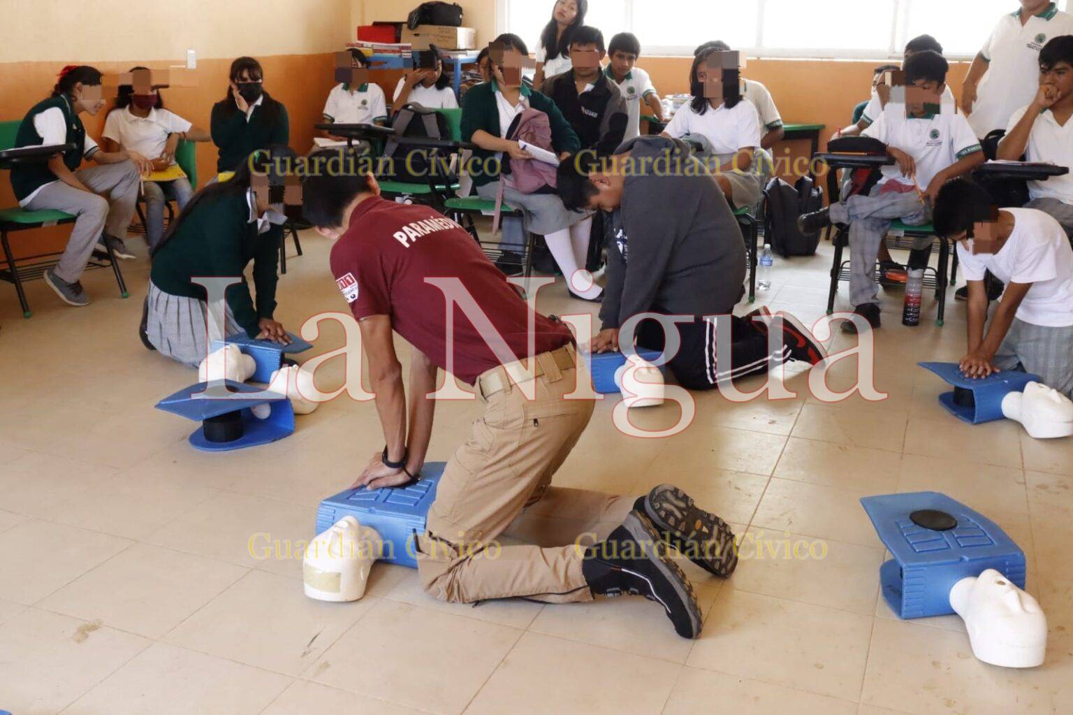 Imparten paramédicos de la Unidad Médica Municipal DIF curso en escuela