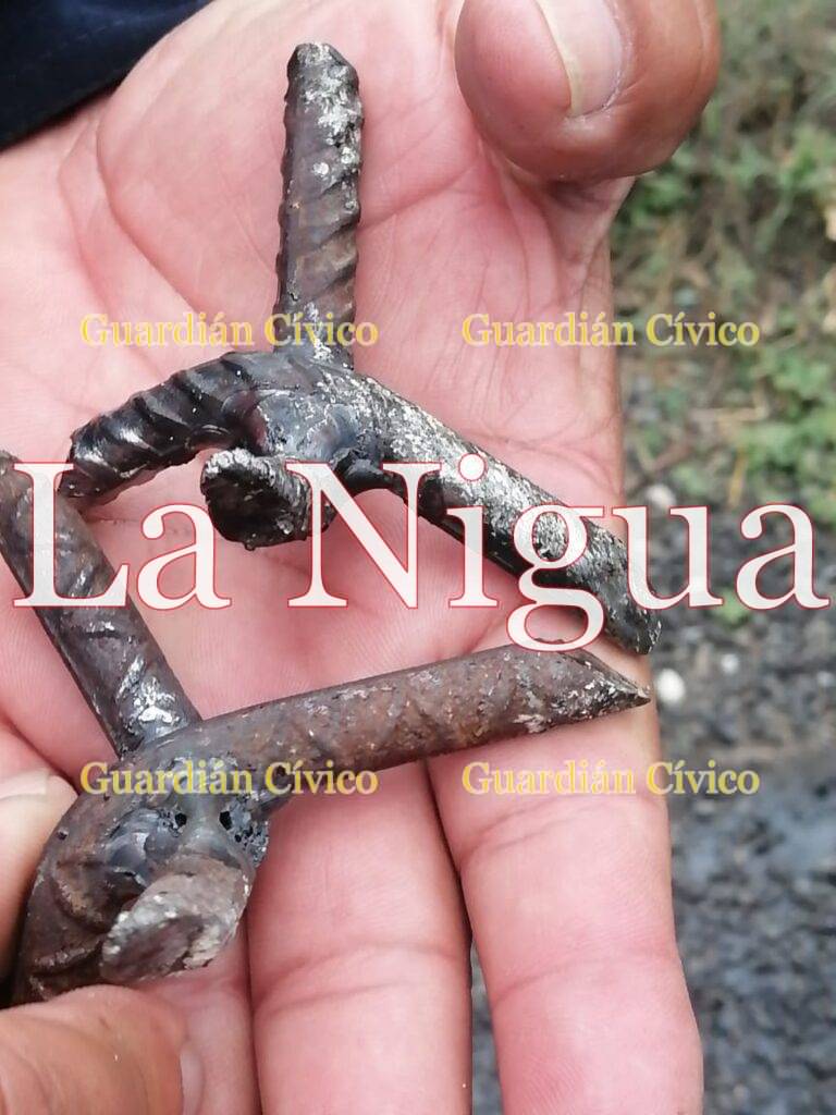 Arrojan ponchallantas en Periférico de Cárdenas