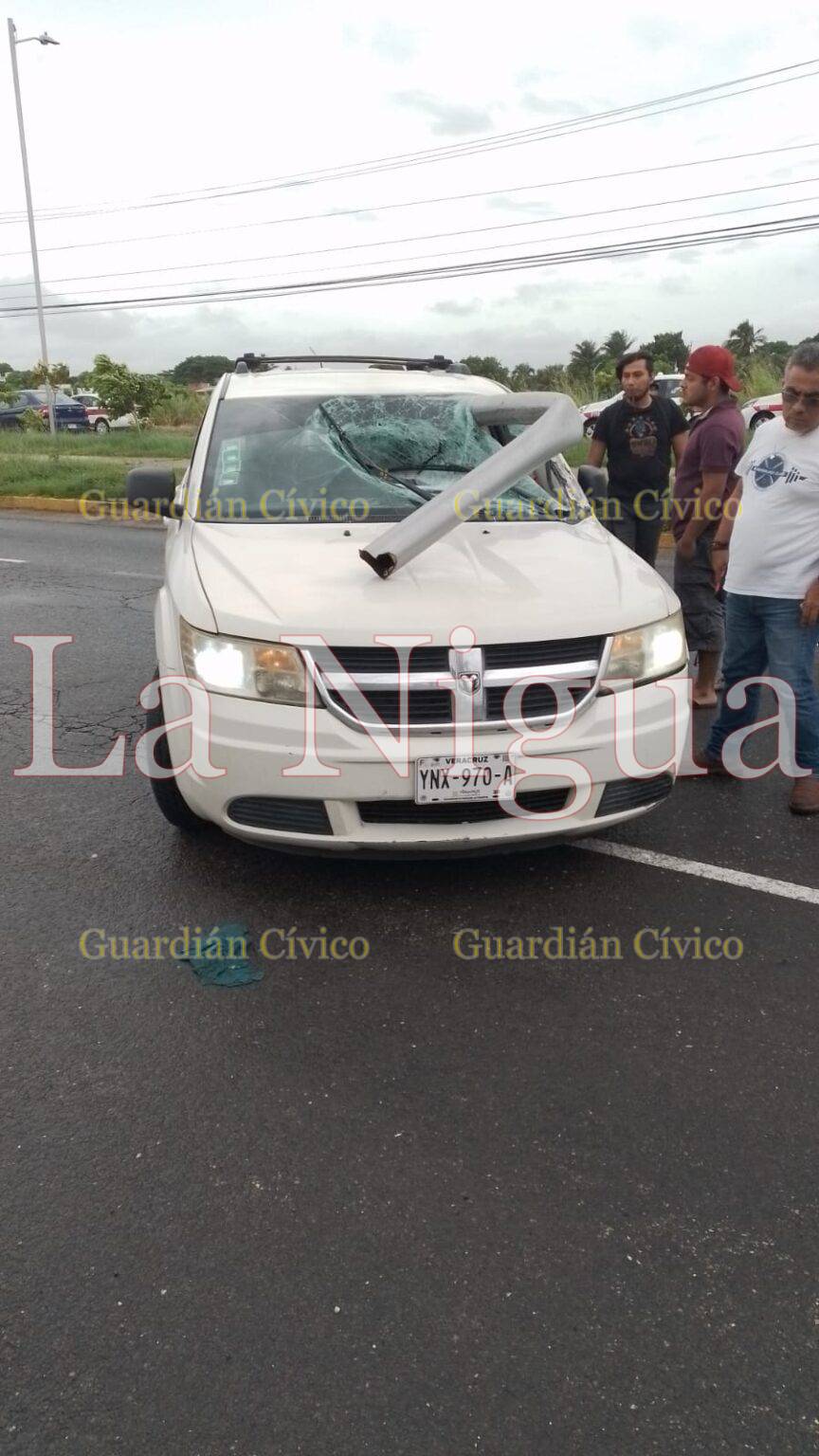Lo degolló un poste en Coatzacoalcos