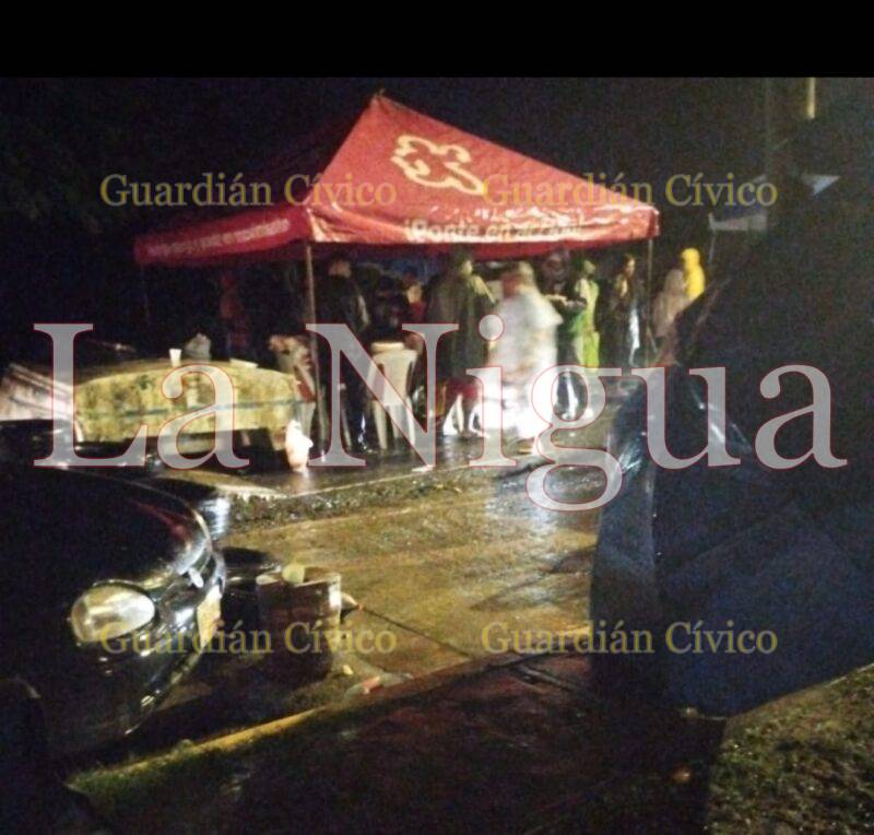 Manifestantes, bloquean el acceso del puerto de Tecolutla