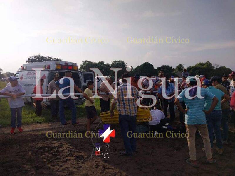 Jinete sale lesionado en carrera de caballos en Tlalixcoyan, Veracruz
