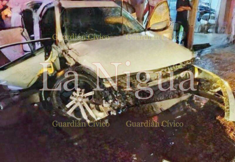 JOVENES SE ESTRELLARON CONTRA MAQUINA ASFALTADORA