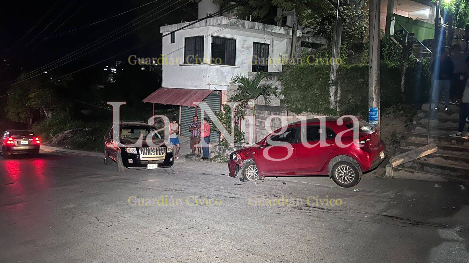 Ebrio provoca aparatoso percance sobre la Avenida Tametate