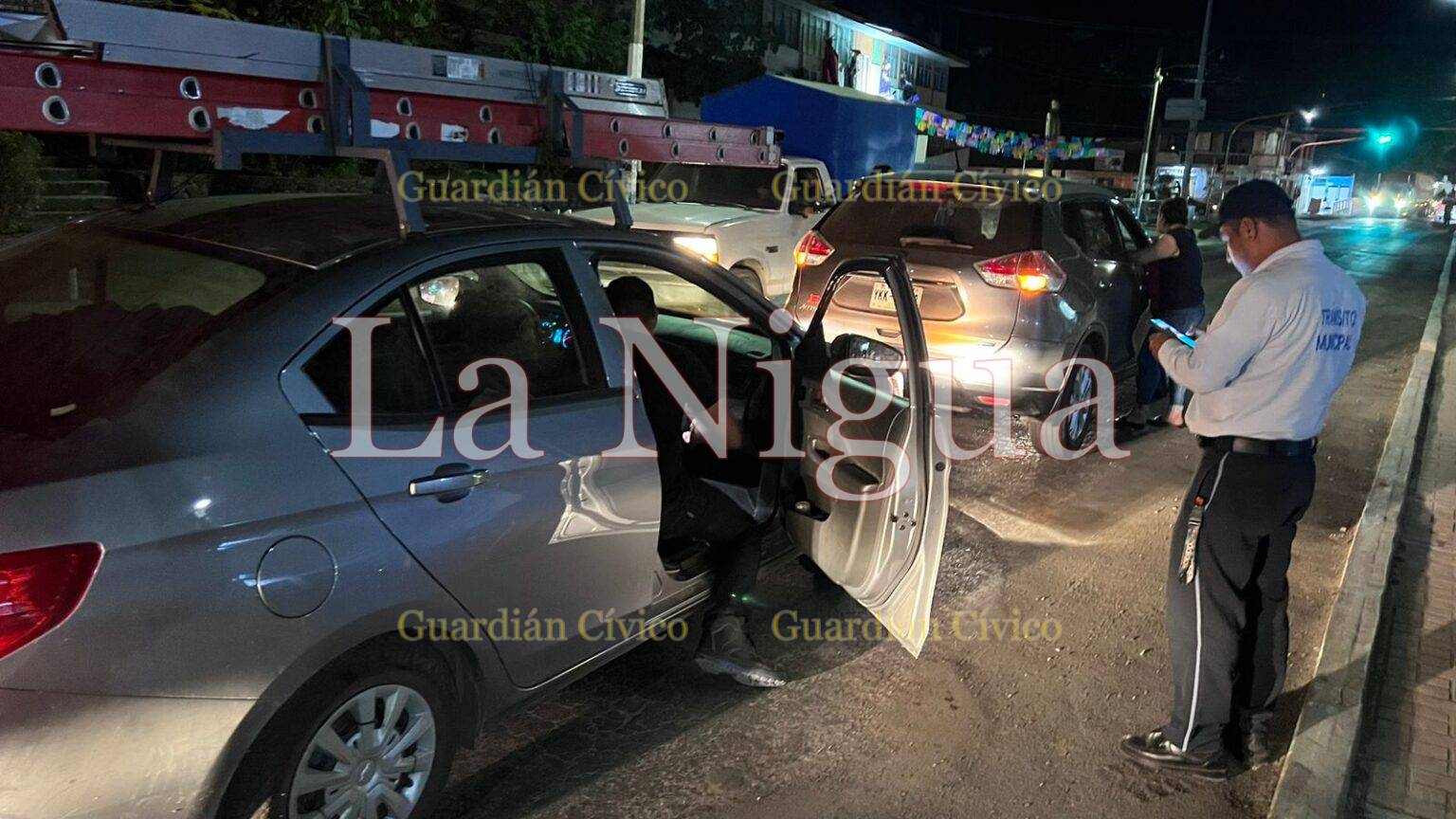Choque por alcance deja daños materiales mínimos