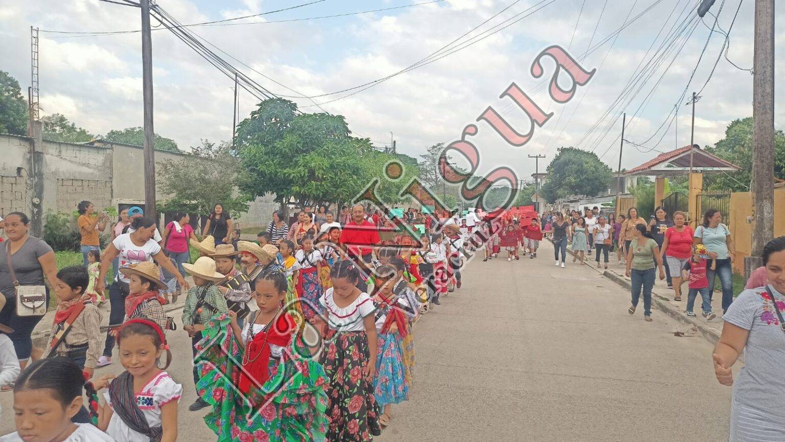Colonia popular de Las Choapas, realiza desfile del 20 de noviembre