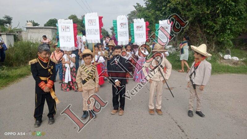Hermoso desfile de la Revolución, en La Mariposa