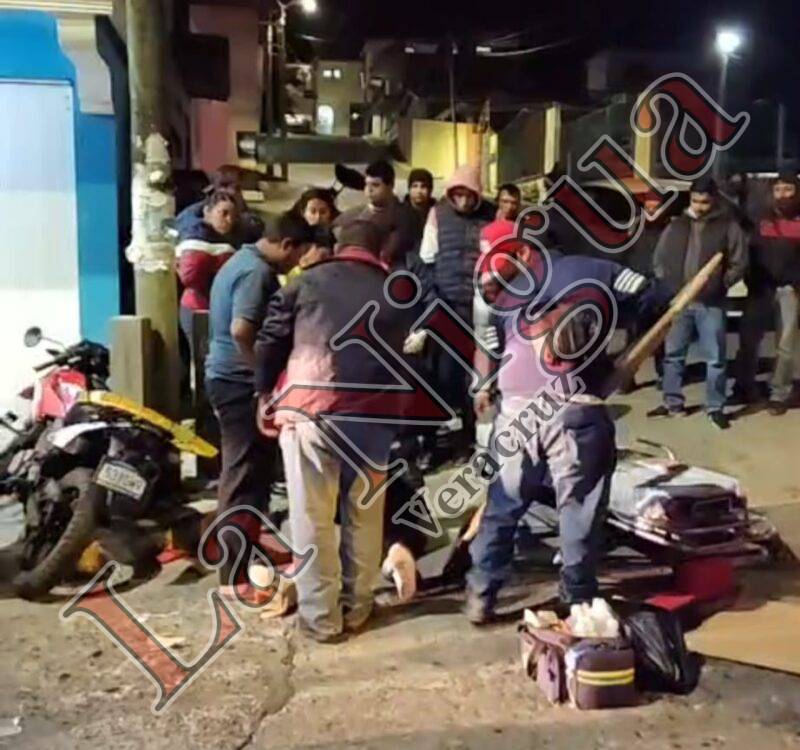 Reportan delicada a una mujer embarazada,  tras choque de motocicletas en Papantla