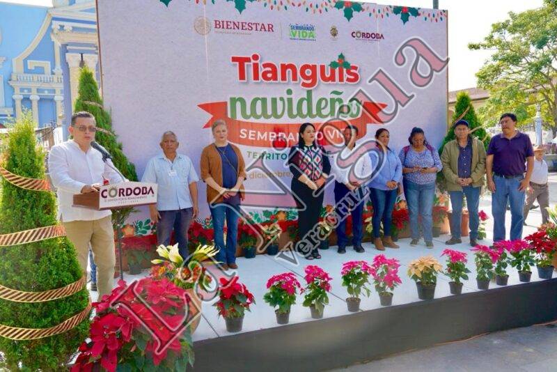 Inauguran autoridades “Tianguis Navideño”, con productos del campo; participan 220 productores
